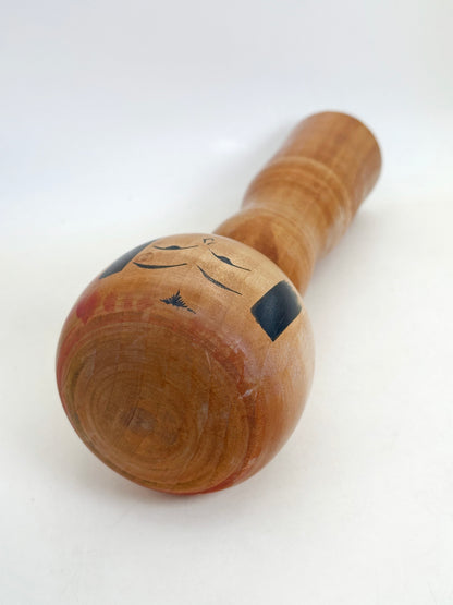 K25180 - Kokeshi Yajirō par Hisashiro Niiyama 新山久城