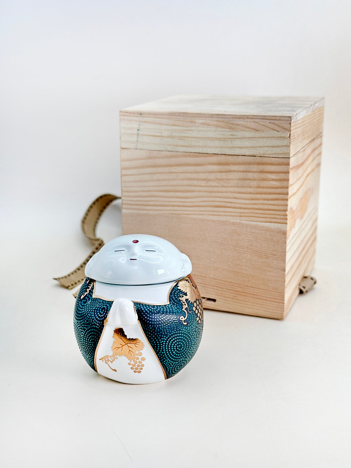 TB185 - Jizo Kogo Box of Kutani-yaki 九谷焼