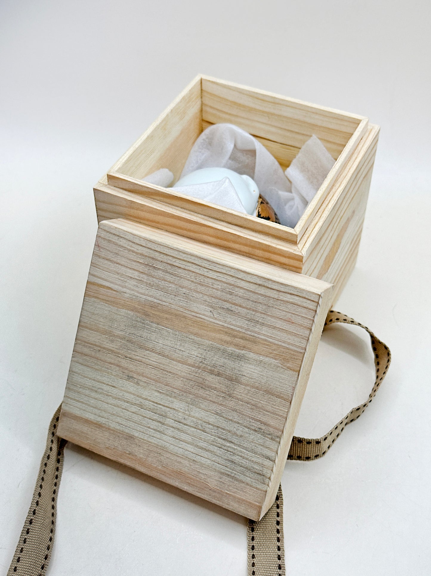 TB185 - Jizo Kogo Box of Kutani-yaki 九谷焼