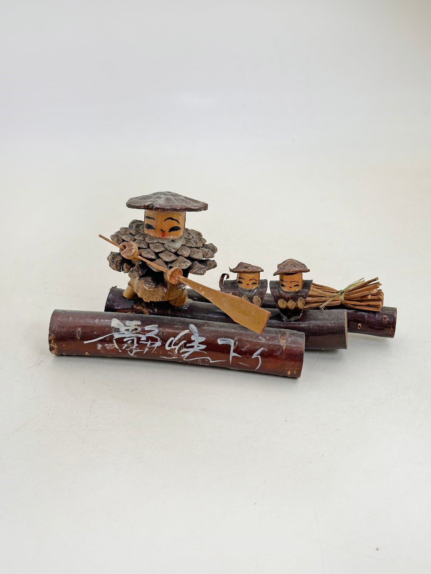 K15159 - Kokeshi Omiyage de la rivière Hozugawa 保津川