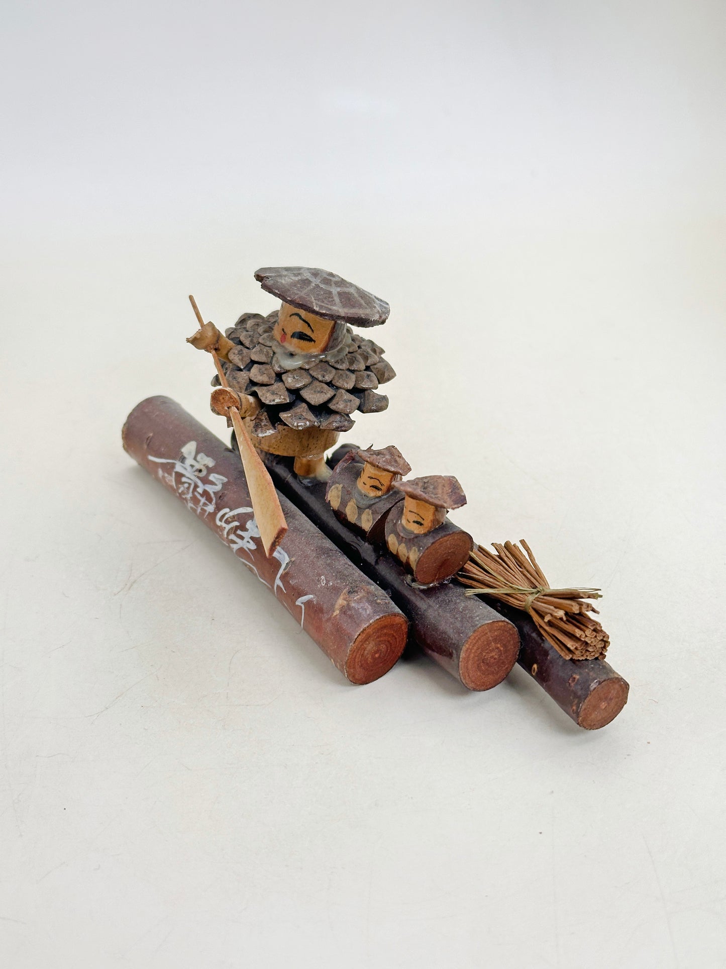 K15159 - Kokeshi Omiyage de la rivière Hozugawa 保津川