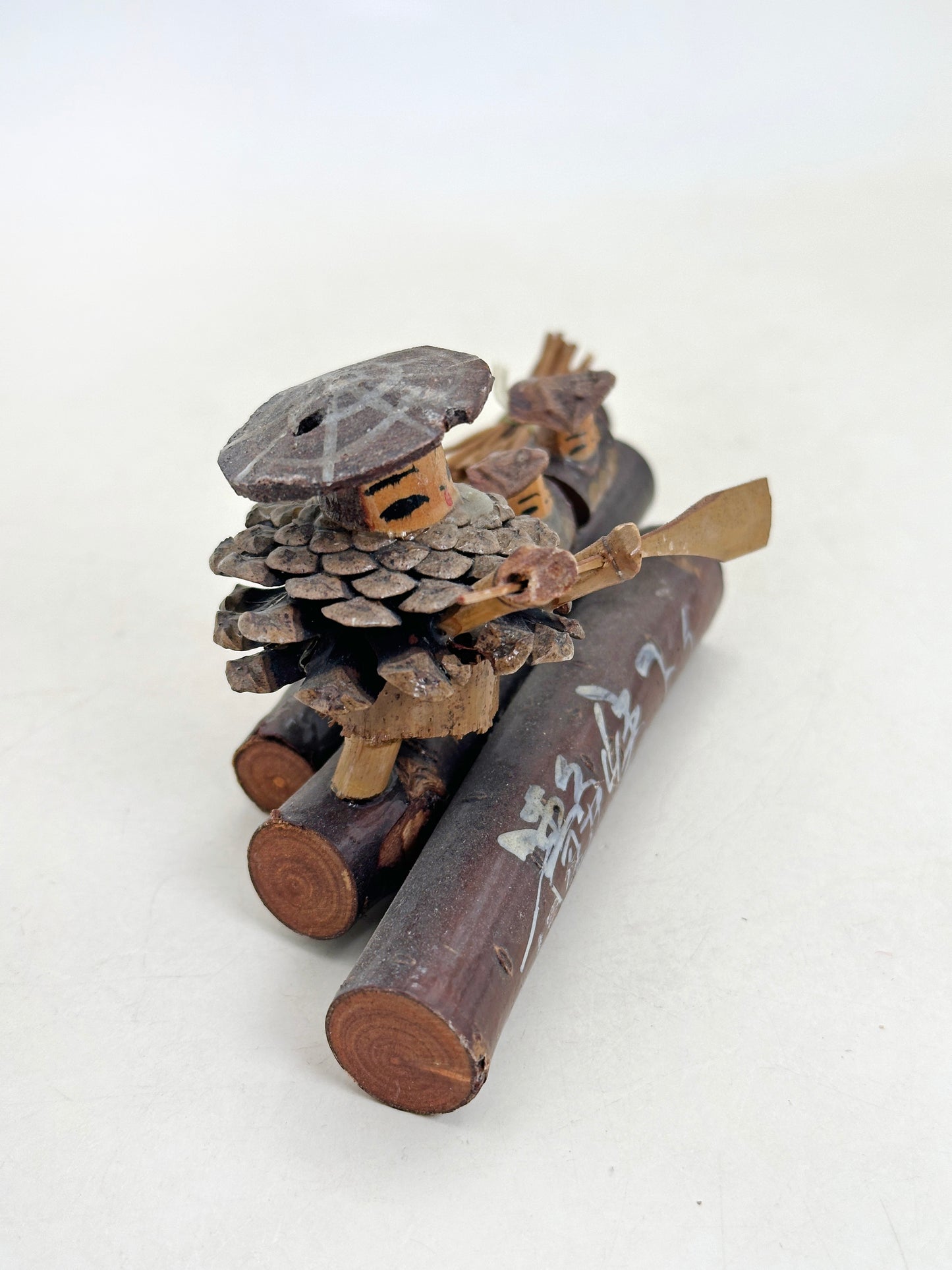 K15159 - Kokeshi Omiyage de la rivière Hozugawa 保津川