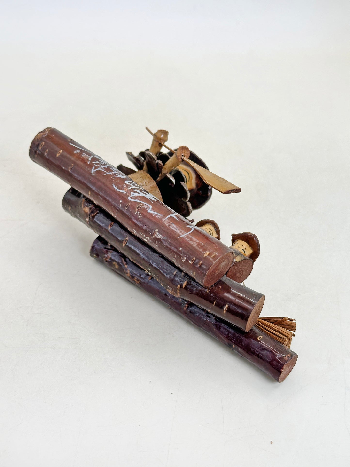 K15159 - Kokeshi Omiyage de la rivière Hozugawa 保津川