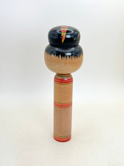 K18157 - Kokeshi traditionnelle Hijiori par Kobayashi Sadao 小林定雄
