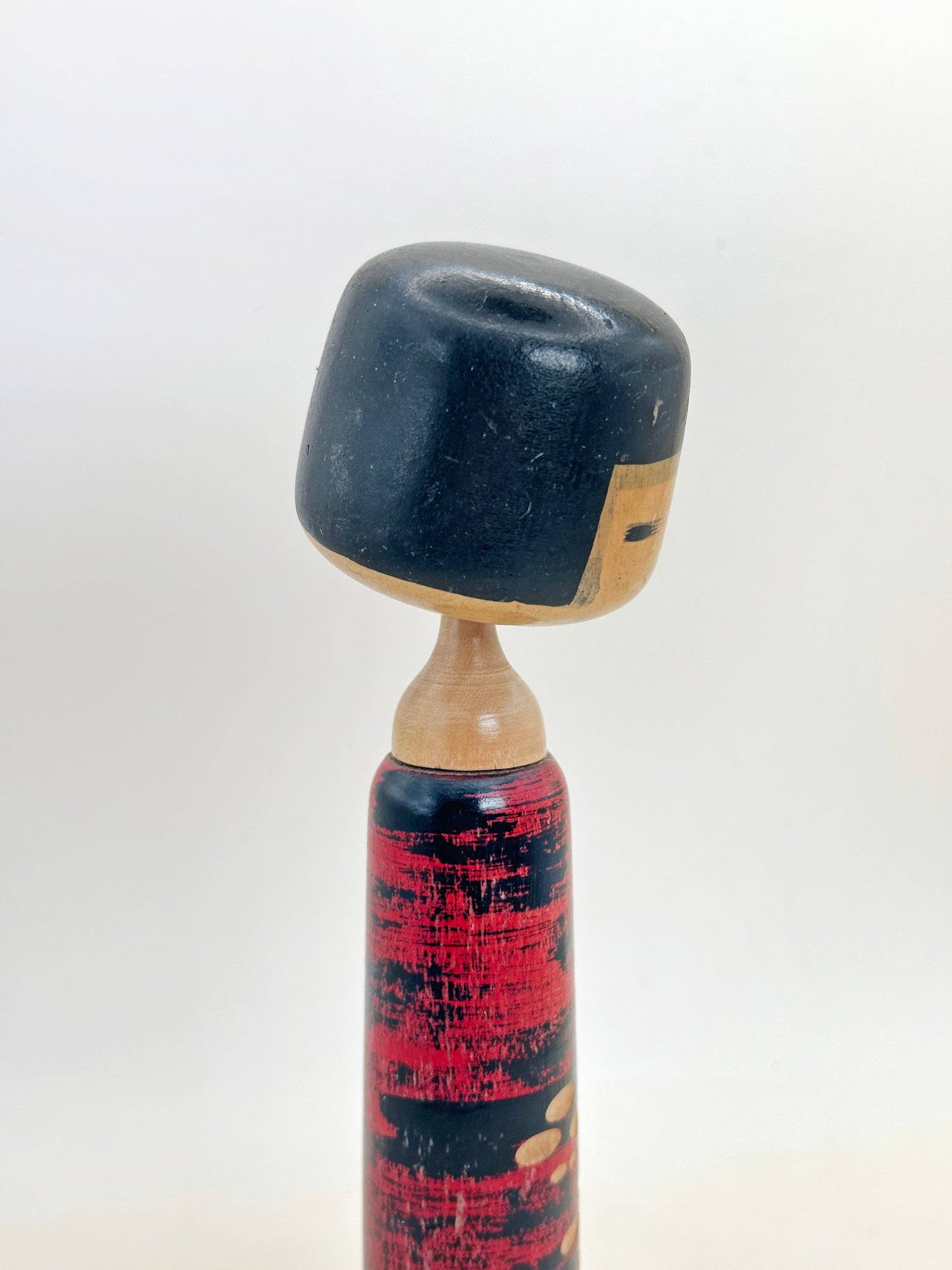 K20156 - Kokeshi Sosaku par Aida Seiho (相田晴峰)