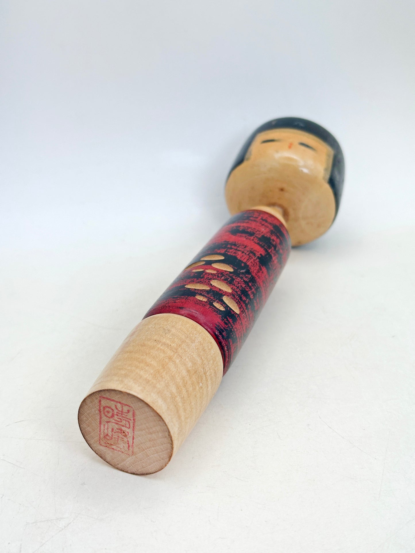 K20156 - Kokeshi Sosaku par Aida Seiho (相田晴峰)