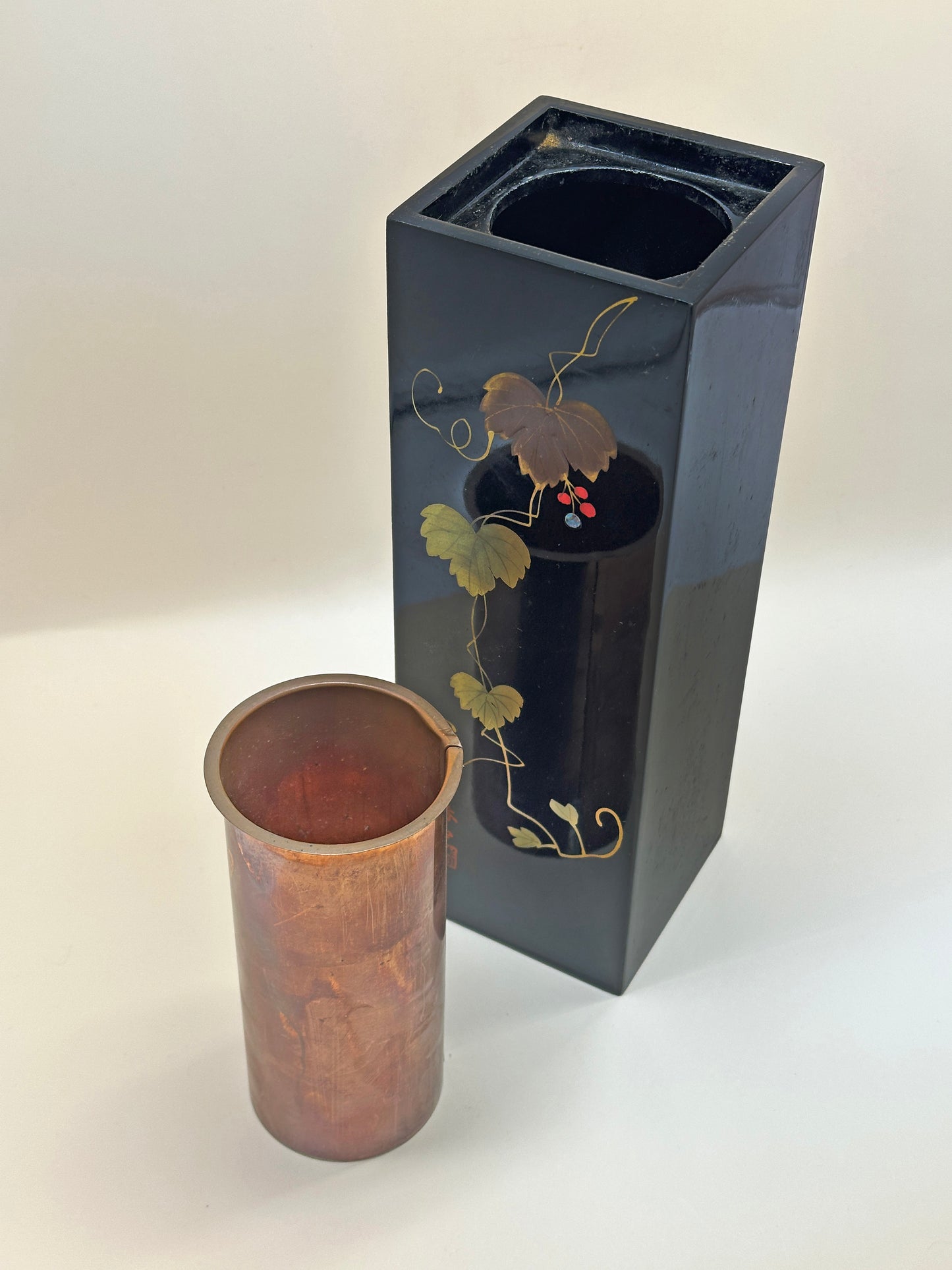 TB56 - Wajima-nuri Flower Vase with Copper Liner 輪島塗