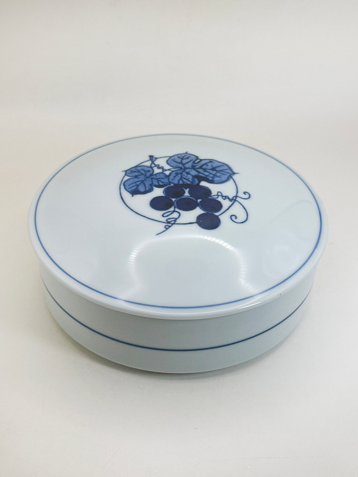 TB456 - Lidded porcelain container from Odagama Kiln 小田窯