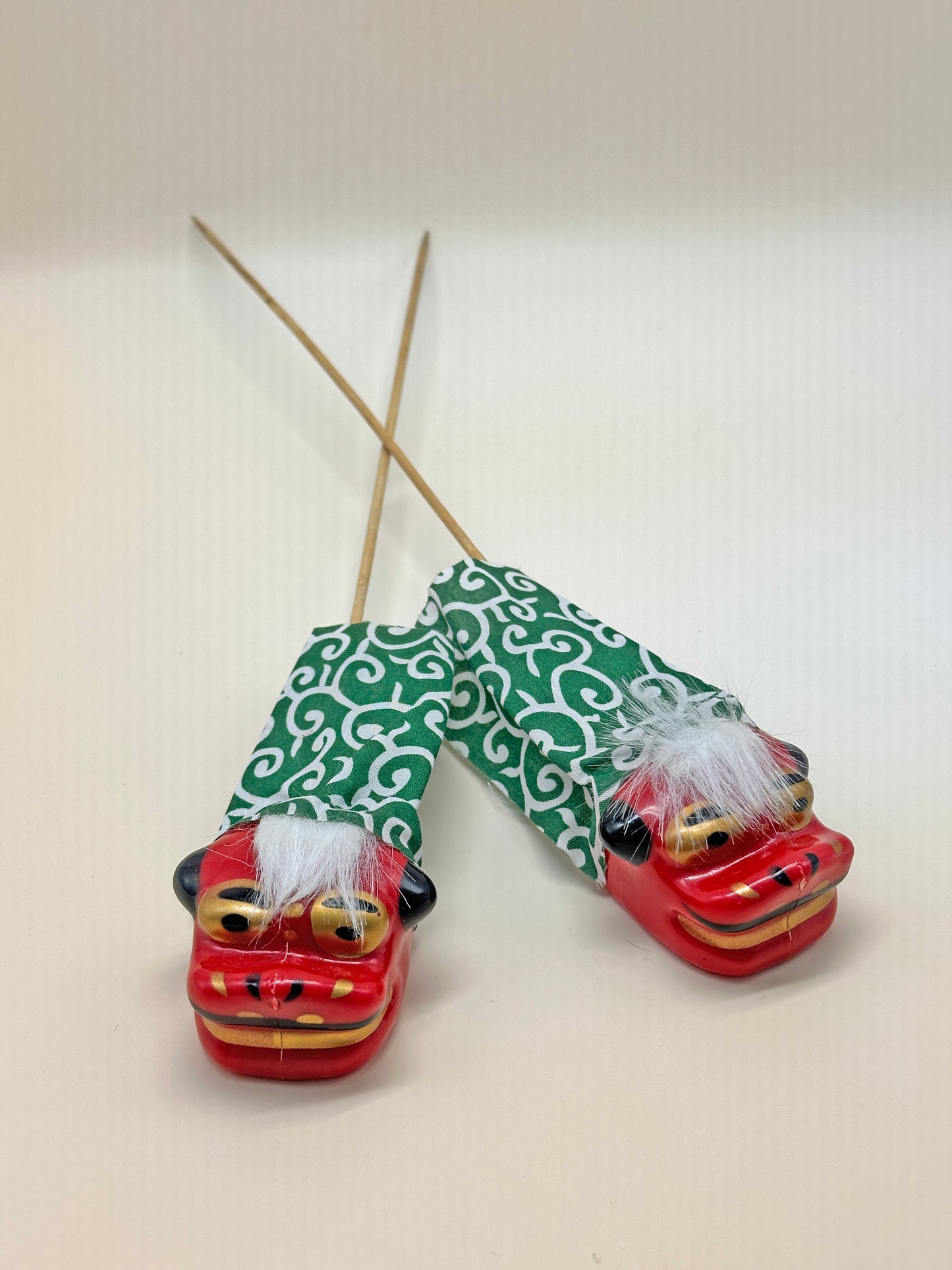 FT224 - Shishi Lion Head Decoration on a Stick 獅子頭