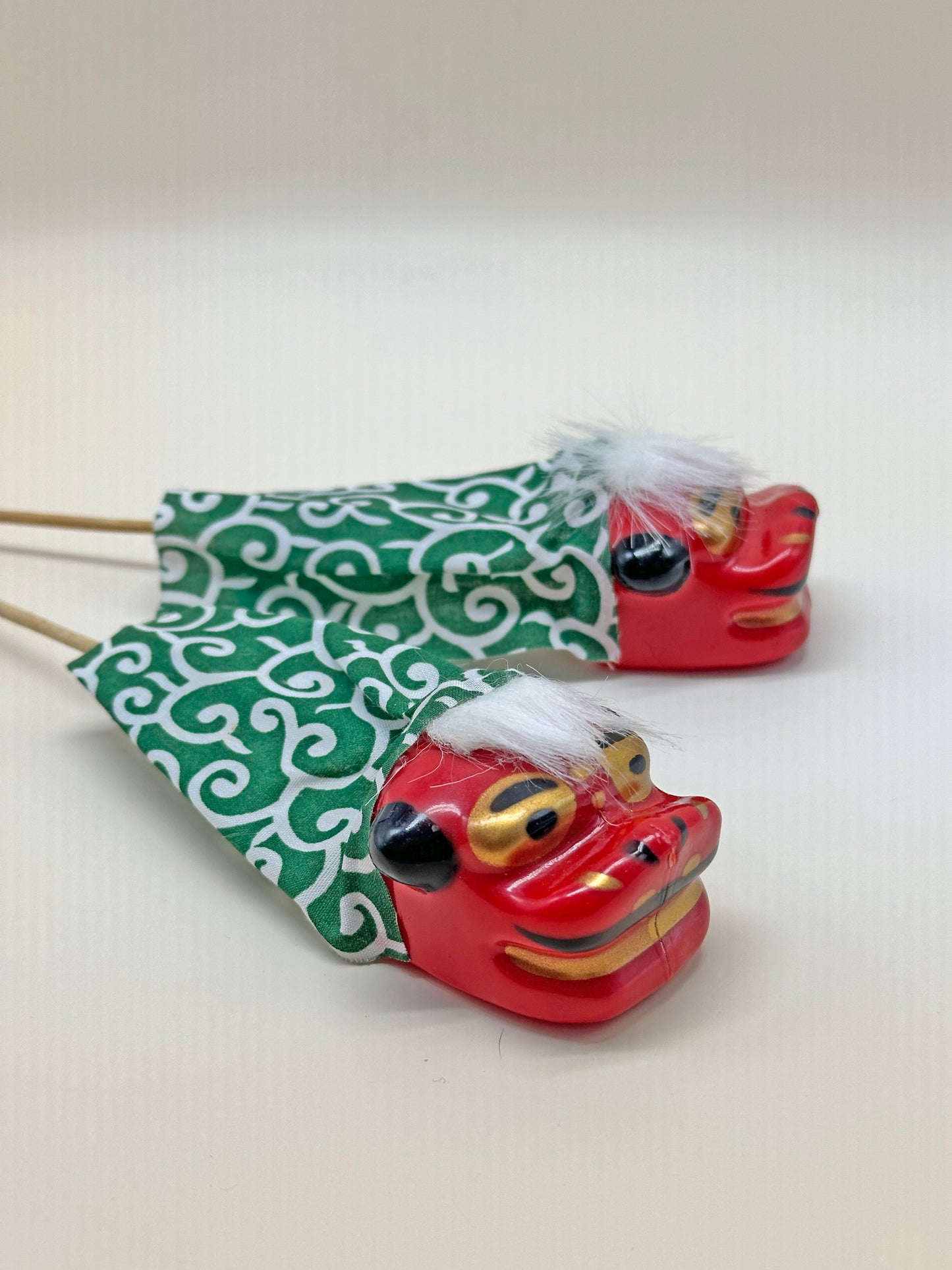 FT224 - Shishi Lion Head Decoration on a Stick 獅子頭