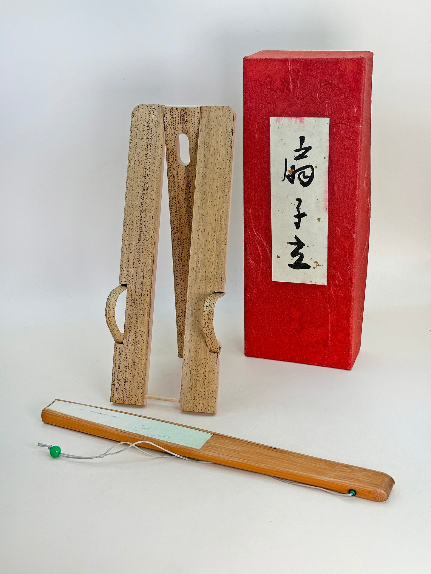TB197 - Bamboo Folding Fan stand 扇子立