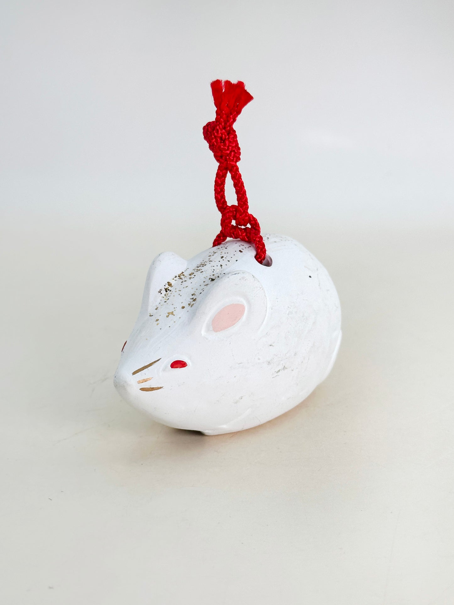 CB202 - Clochette Dorei en argile en forme de rat 子 (Fukuraku)