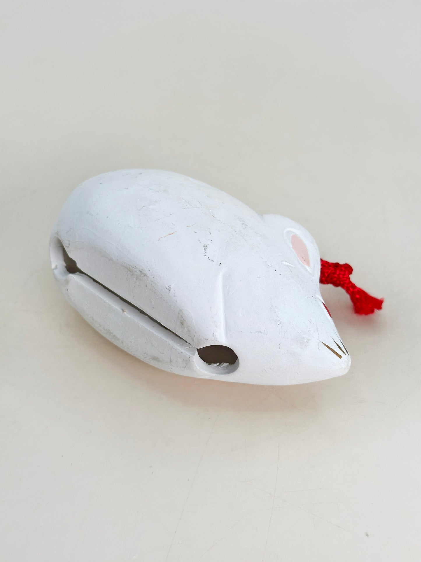 CB202 - Clochette Dorei en argile en forme de rat 子 (Fukuraku)