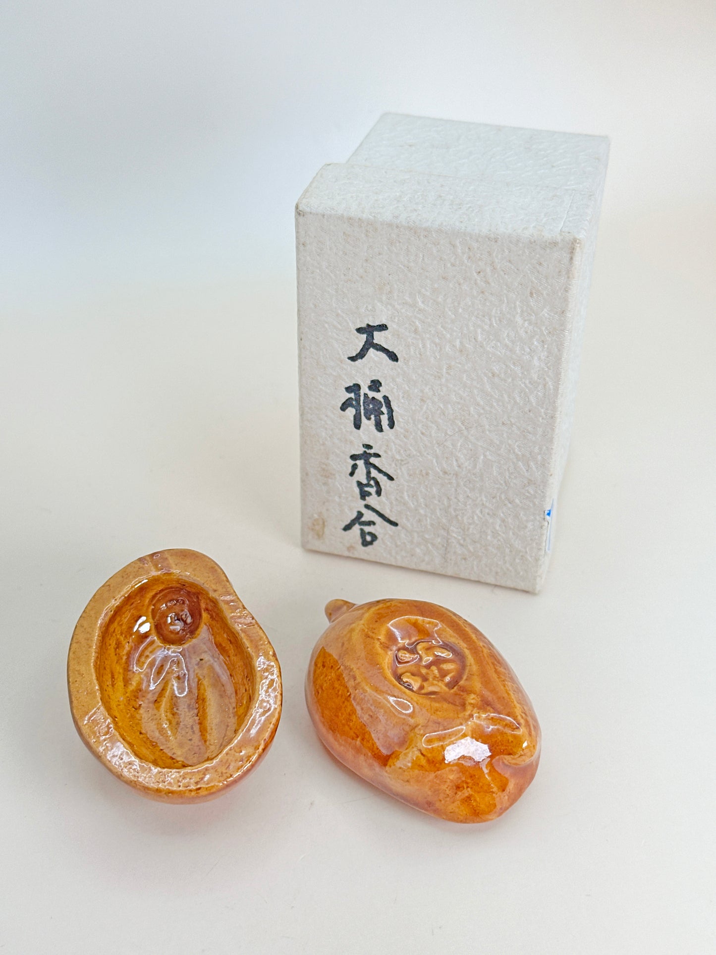 TB50 - Ōhi-yaki incense container box 大樋焼 干支亥香合