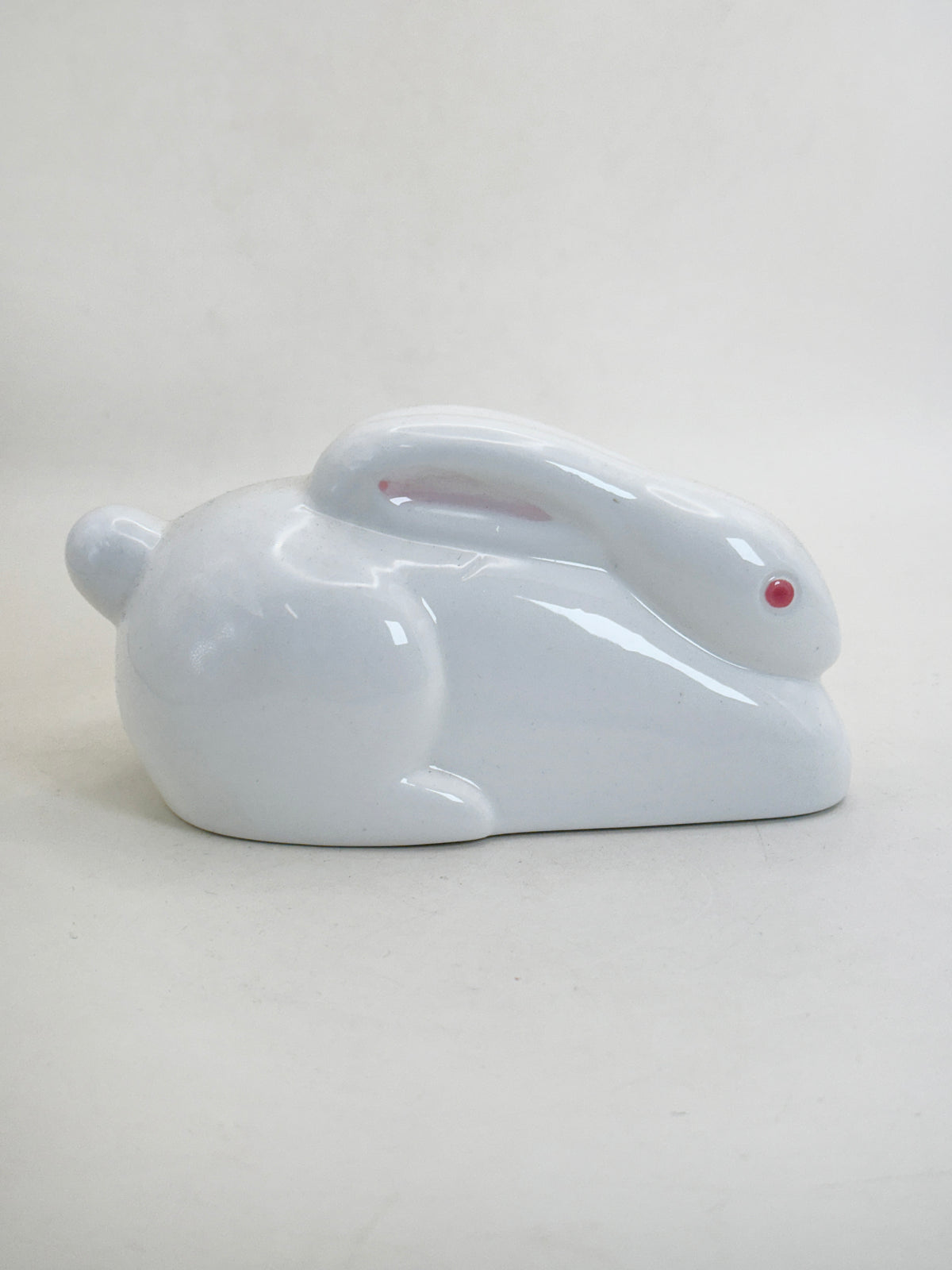 FT634 - Arita Ware White Porcelain Rabbit Figurine 有田焼