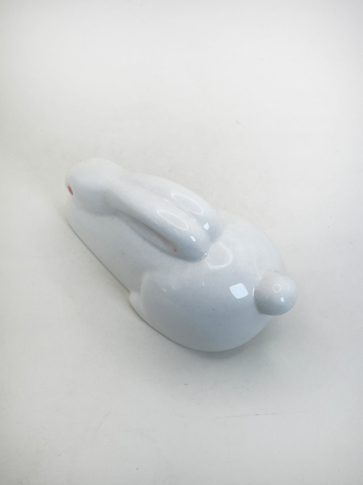 FT634 - Arita Ware White Porcelain Rabbit Figurine 有田焼