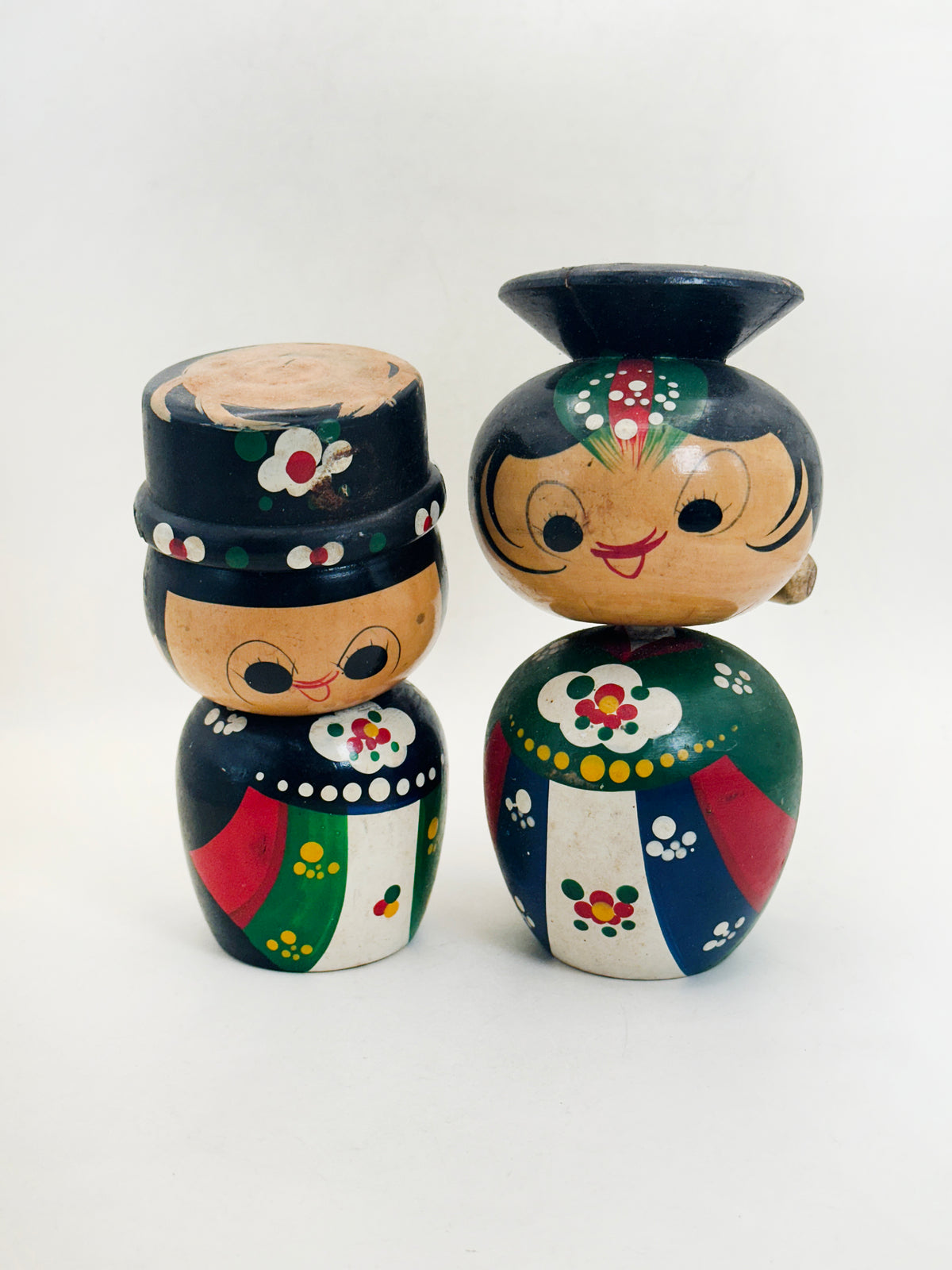 K15189 - Sosaku Kokeshi of Hanbok Pari 韓服