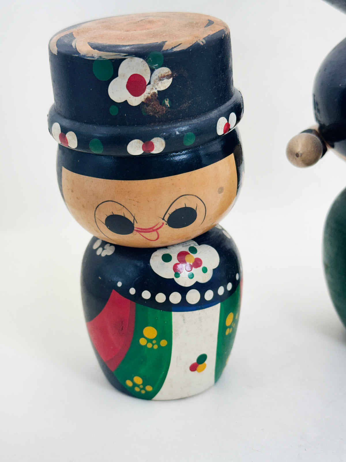 K15189 - Sosaku Kokeshi of Hanbok Pari 韓服