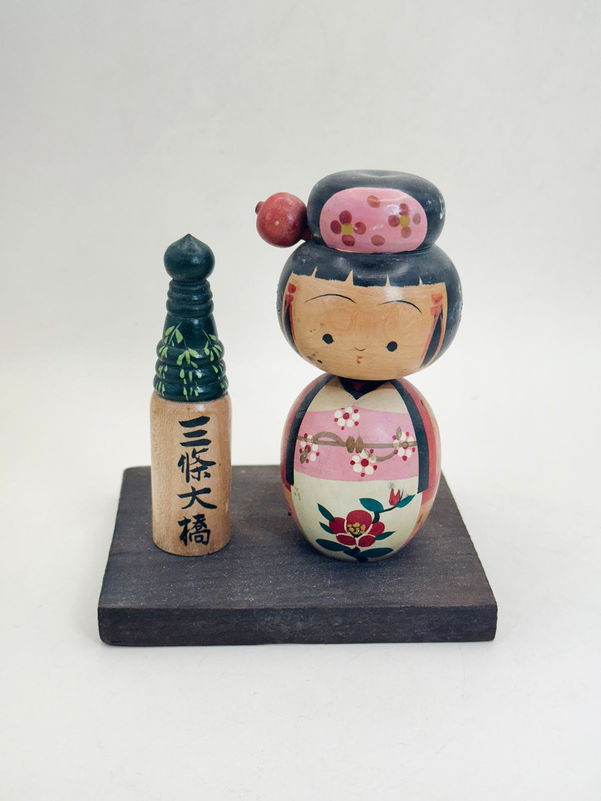 K10274 - Omiyage Kokeshi from Sanjō Ōhashi 三条大橋