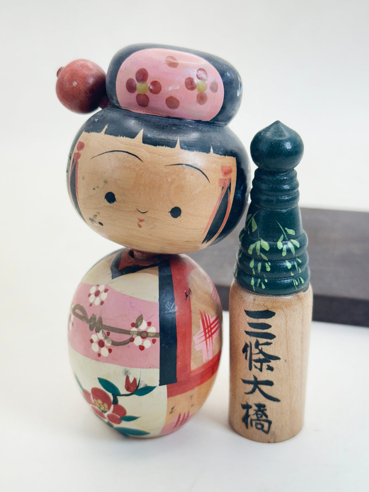 K10274 - Omiyage Kokeshi from Sanjō Ōhashi 三条大橋