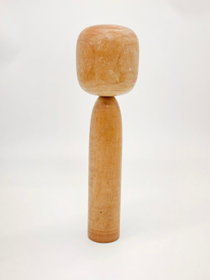 K25135 - Traditional Togatta kokeshi by Fumio Sato 佐藤文男