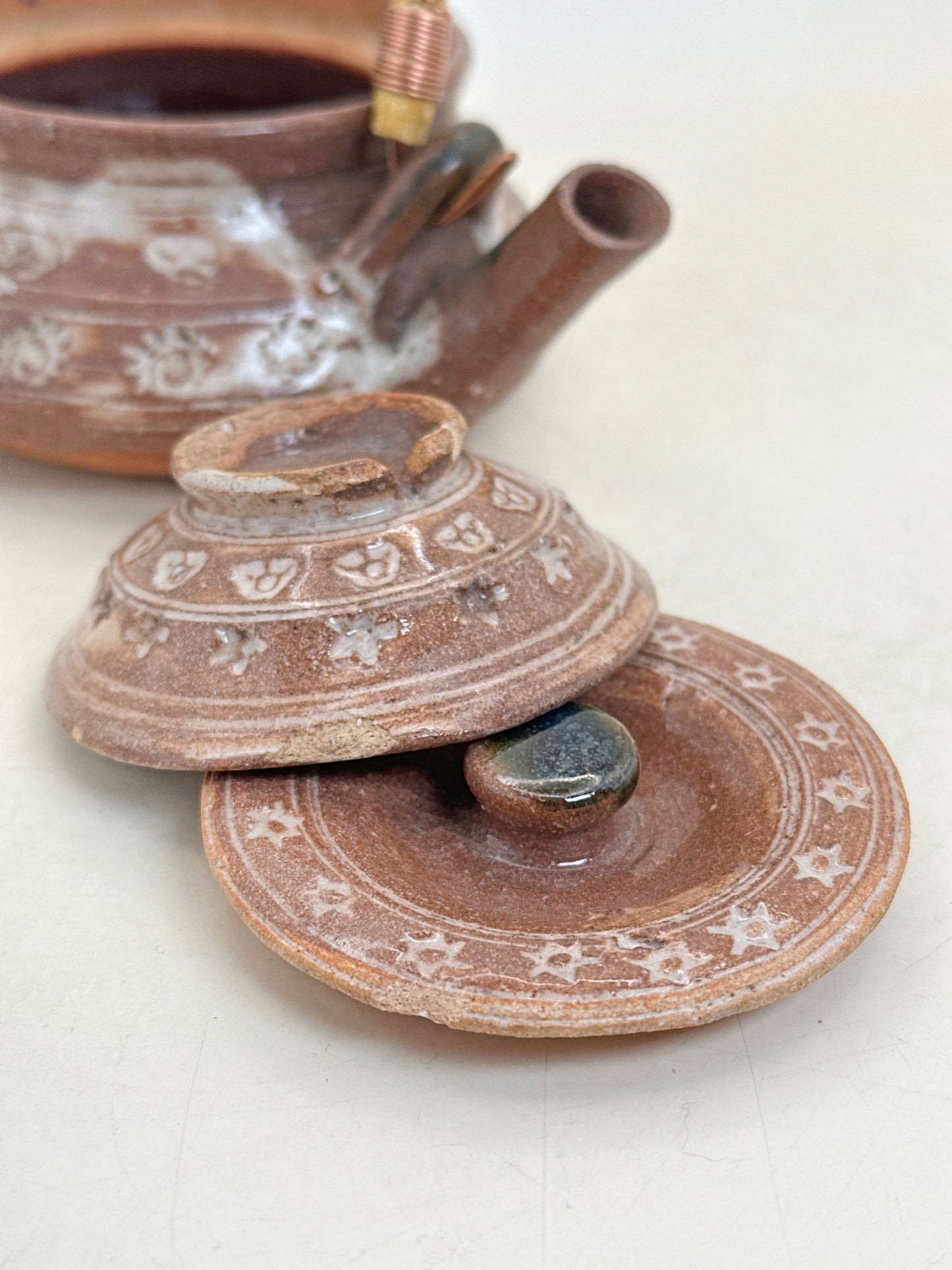 TB318 - Mishima Marugata Dobin-mushi Teapot 土瓶蒸し