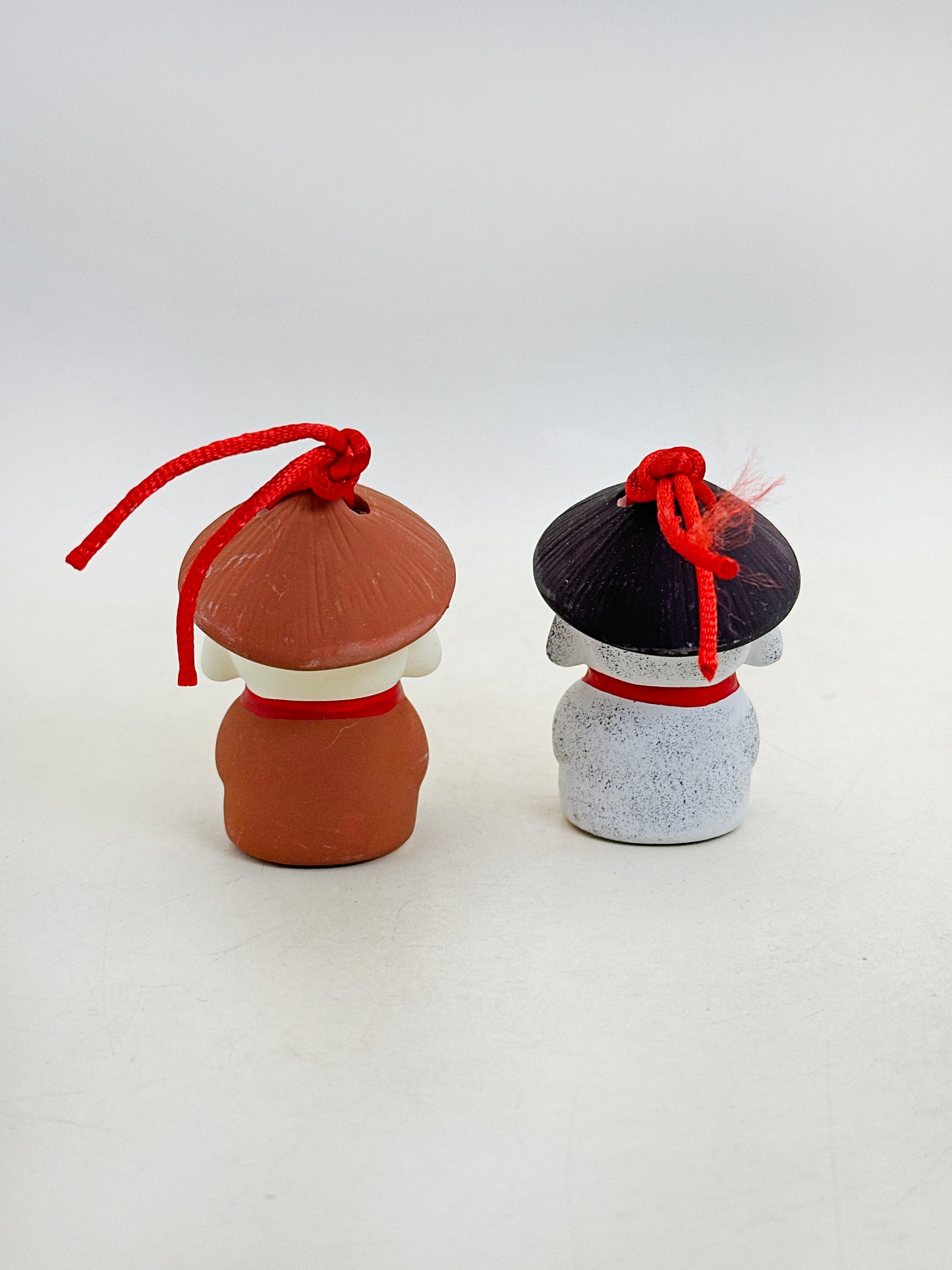CB285 - Dorei Clay Bell Kasa Jizō 笠地蔵