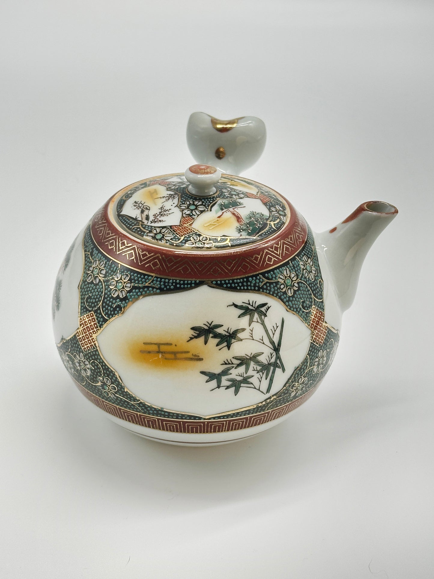 TB58 - Théière Kutani Ware "Trois amis de l'hiver" 歳寒三友