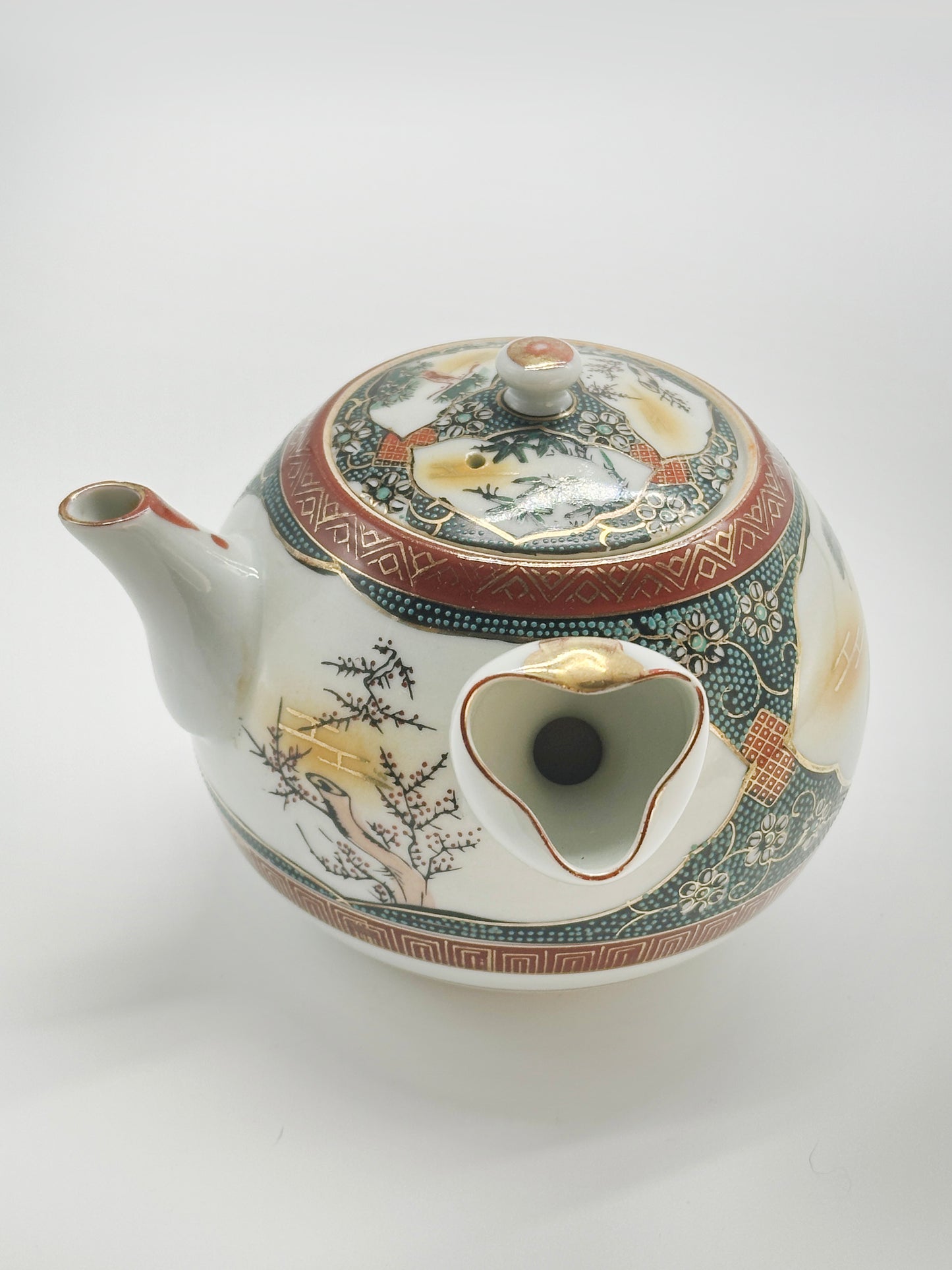 TB58 - Théière Kutani Ware "Trois amis de l'hiver" 歳寒三友