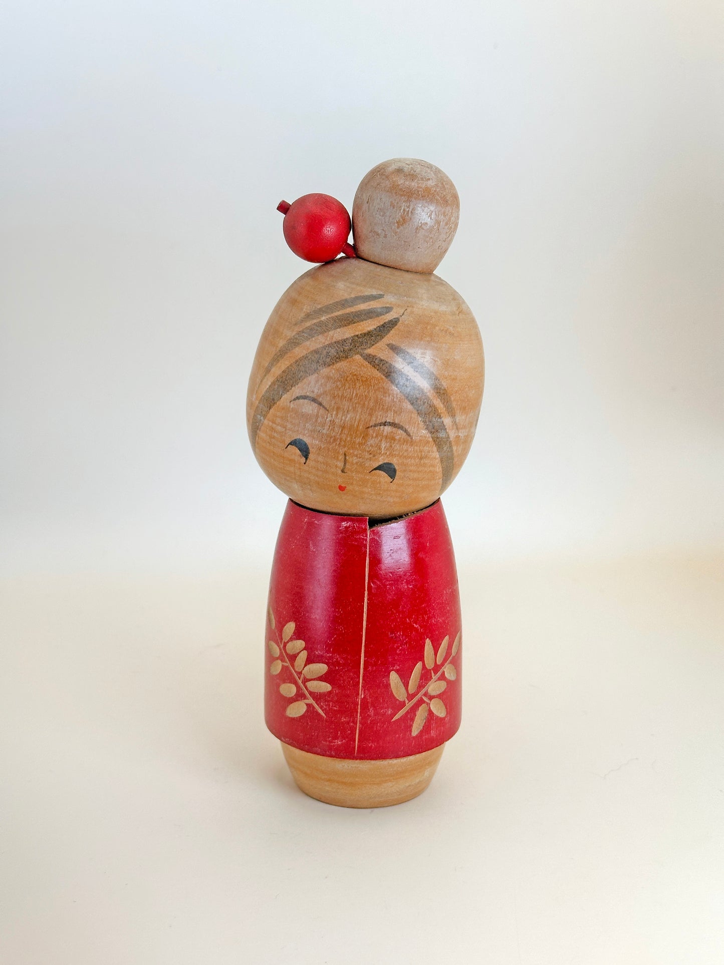 K15084 - Sōsaku Kokeshi de Sato Suigai 佐藤翠涯