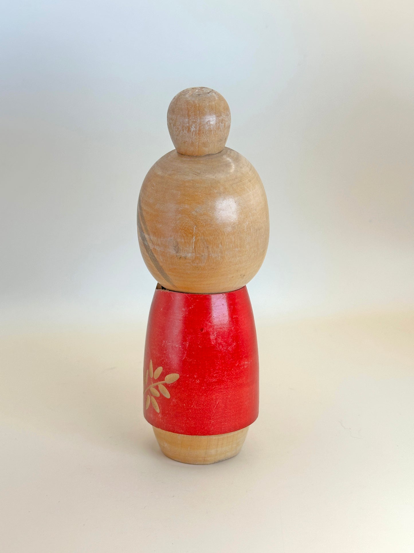 K15084 - Sōsaku Kokeshi de Sato Suigai 佐藤翠涯