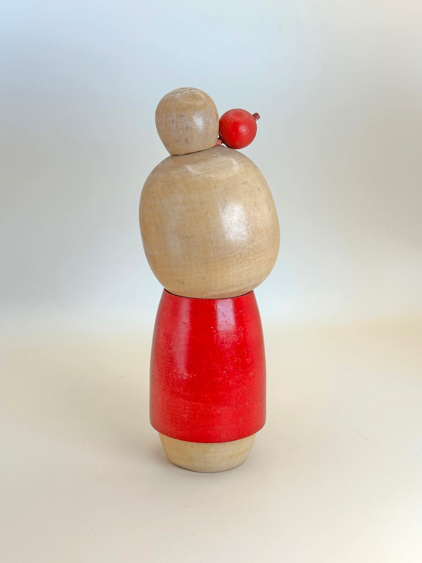 K15084 - Sōsaku Kokeshi de Sato Suigai 佐藤翠涯