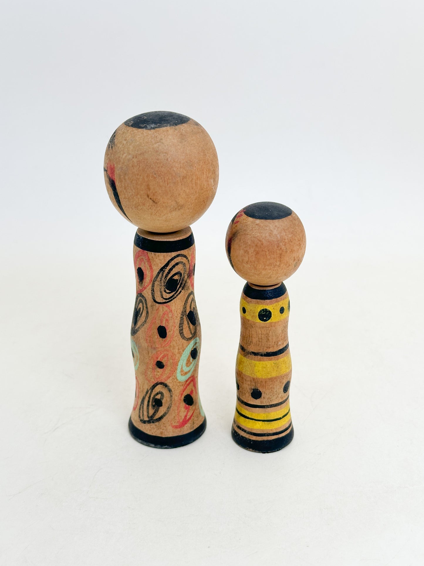 K10246 - Sosaku Kokeshi pair from Hanamaki 花巻