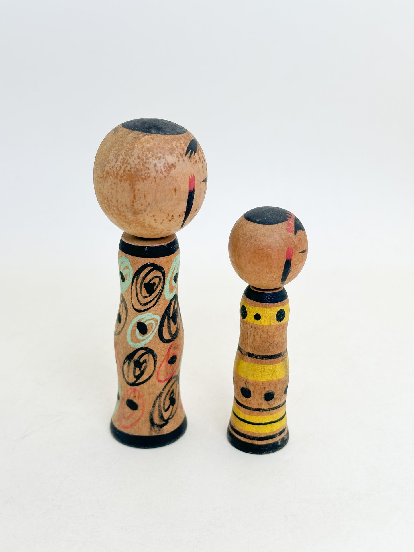 K10246 - Sosaku Kokeshi pair from Hanamaki 花巻