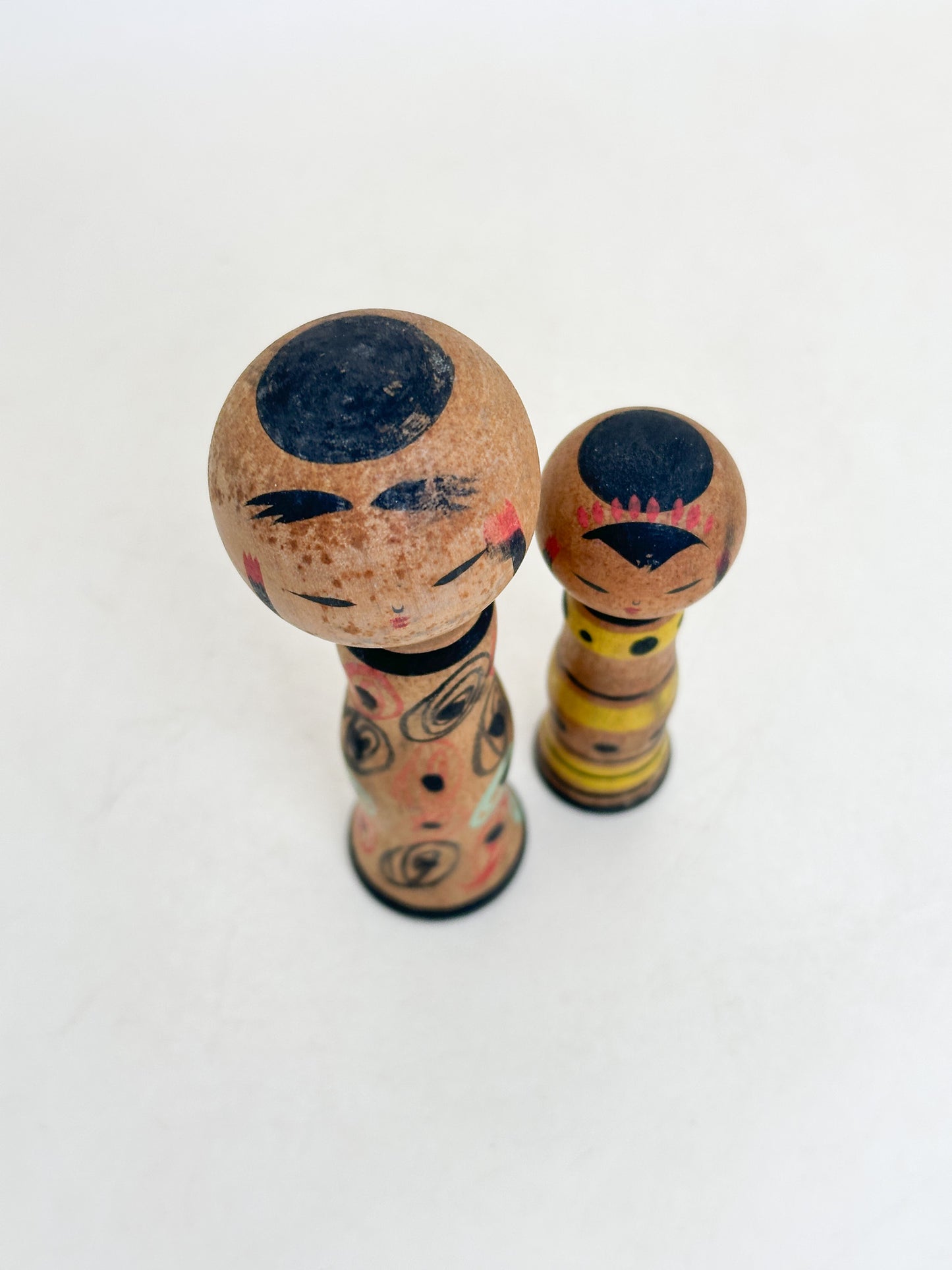 K10246 - Sosaku Kokeshi pair from Hanamaki 花巻