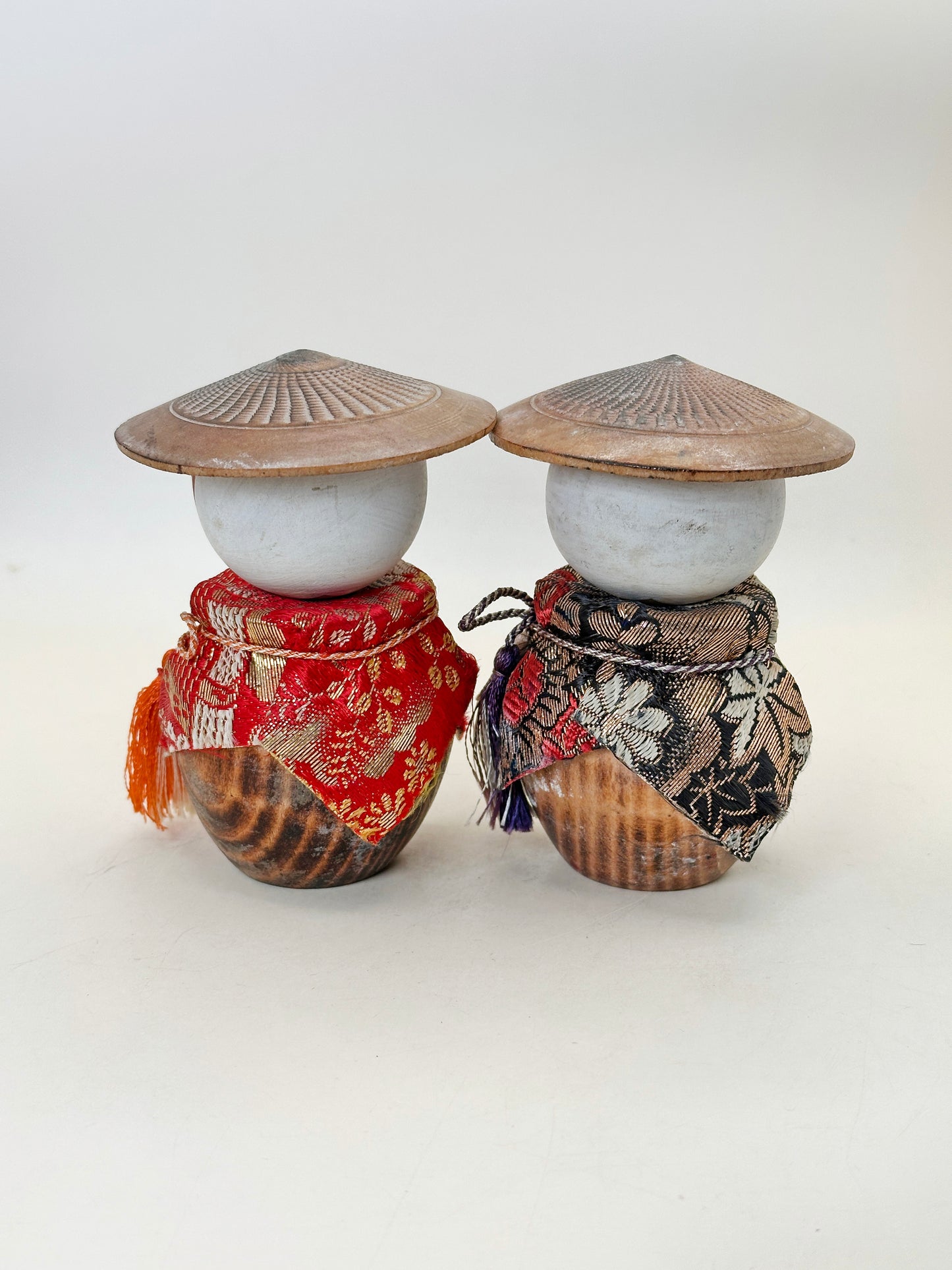 K10199 - Omiyage Kasa kokeshi de Couple 笠夫婦
