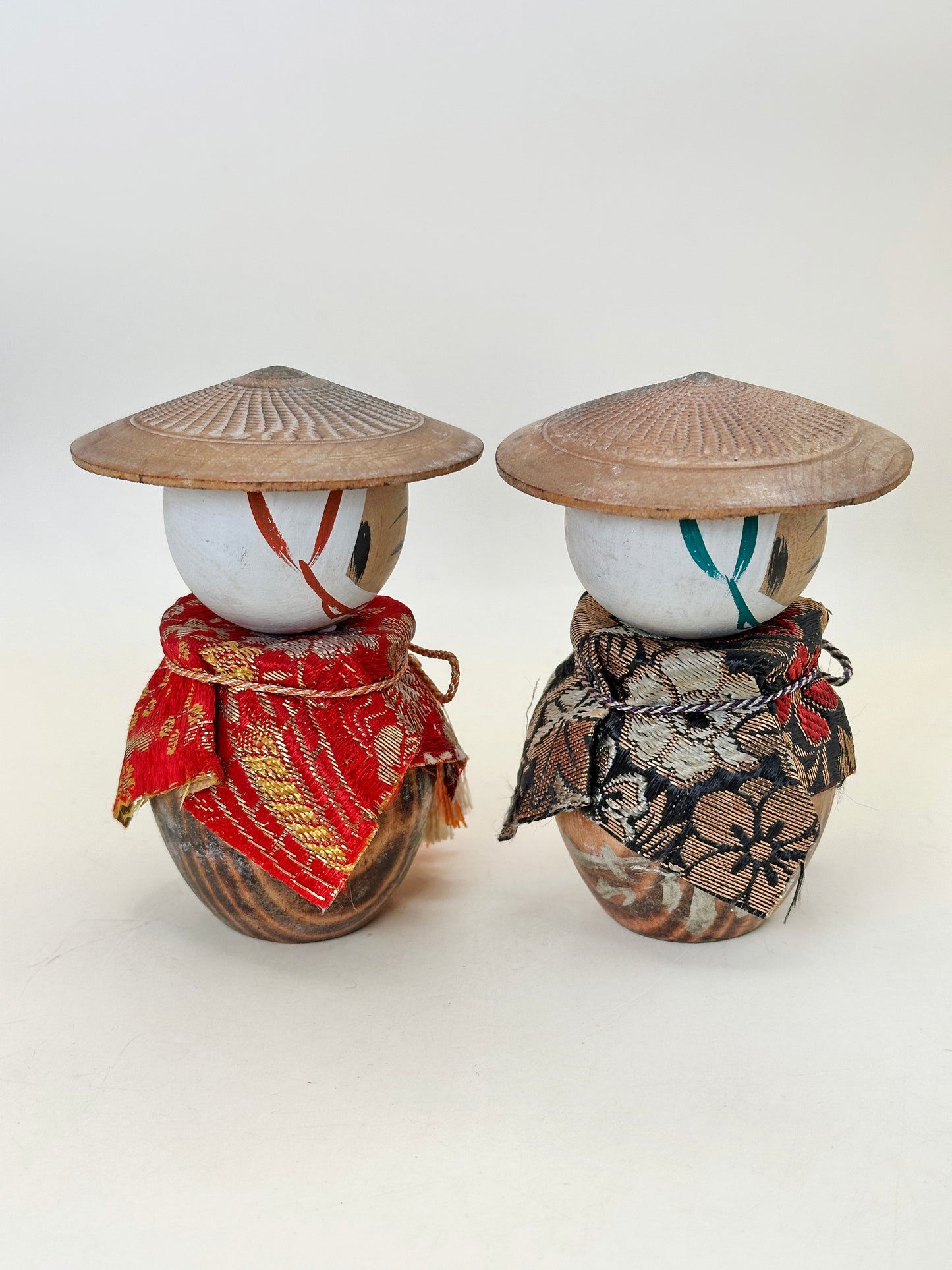 K10199 - Omiyage Kasa kokeshi de Couple 笠夫婦