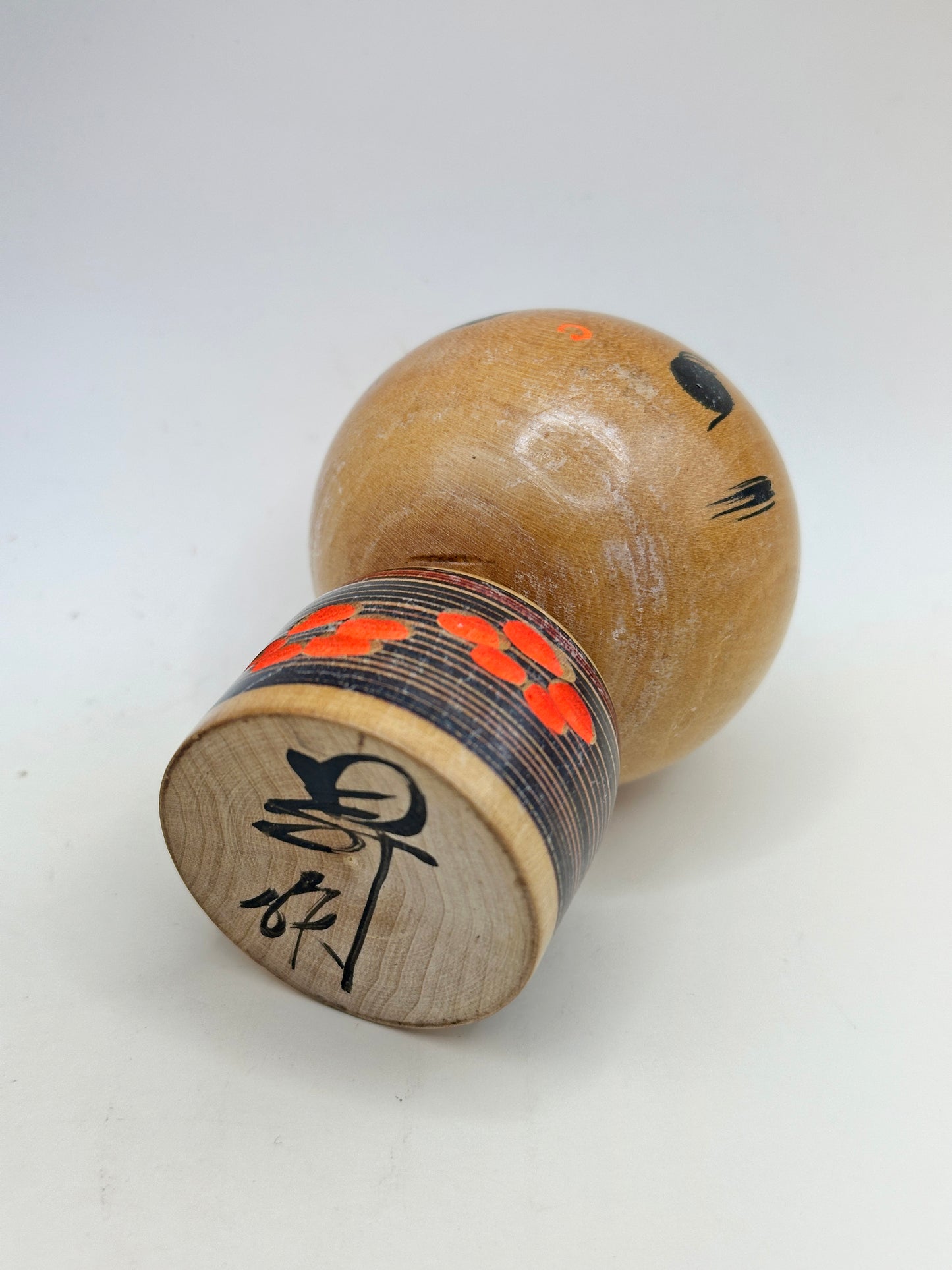 K10143 - Sosaku Kokeshi par Noboru Tamura 田村昇
