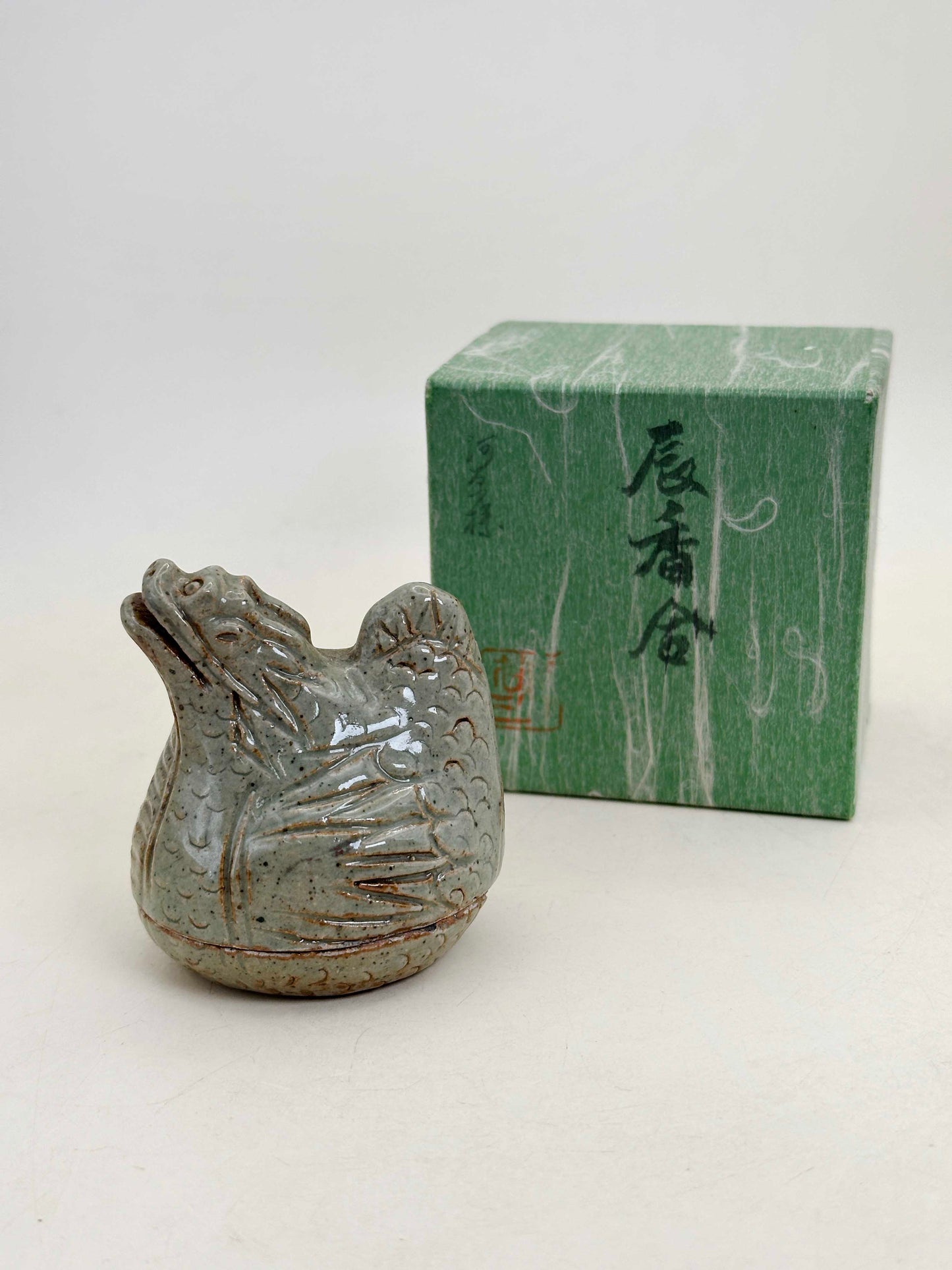 TB334 - Shigaraki-yaki Dragon Kōgō Incense Box 信楽焼