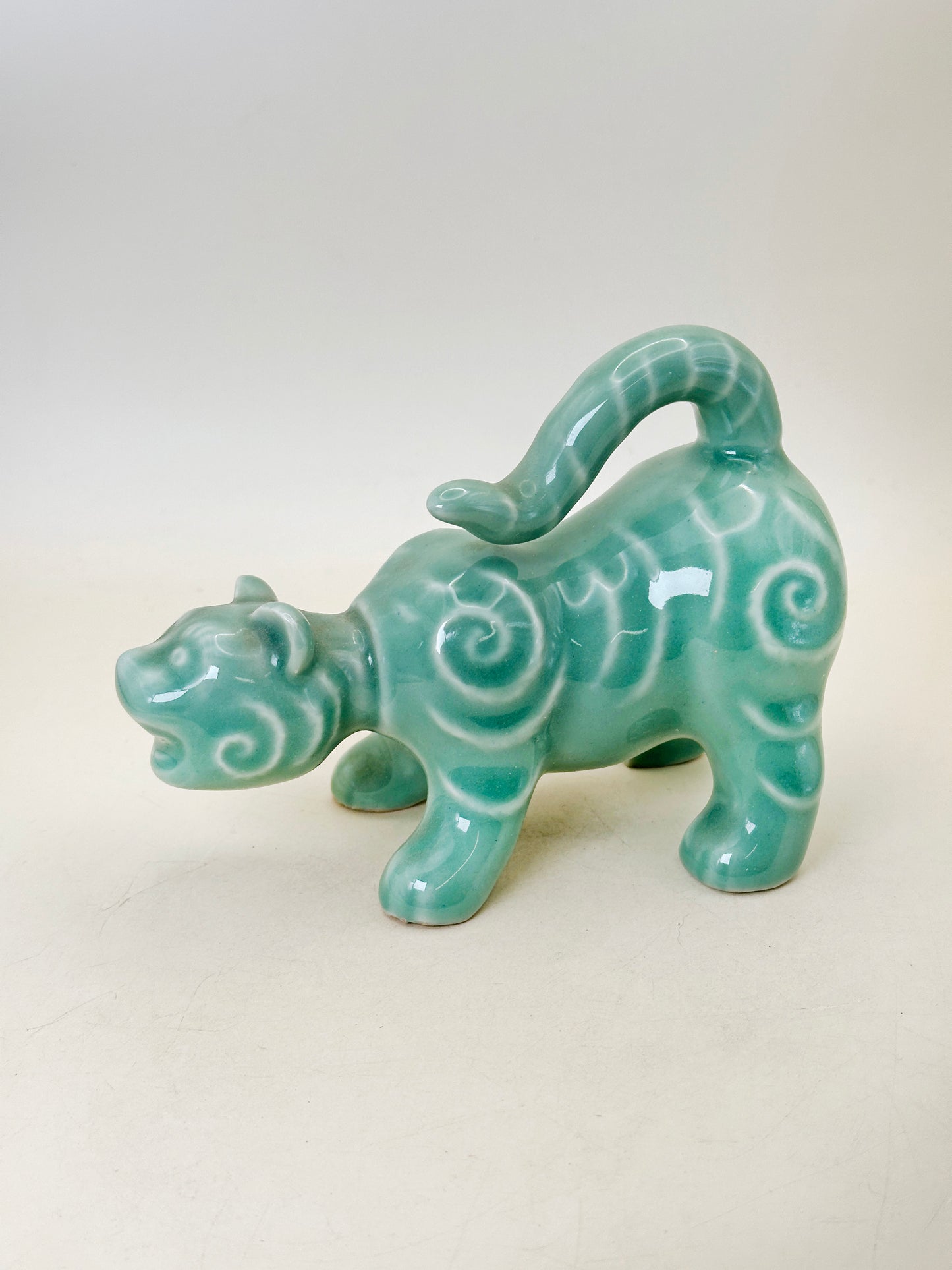 FT380 -  Imari ware tiger figurine 伊万里焼
