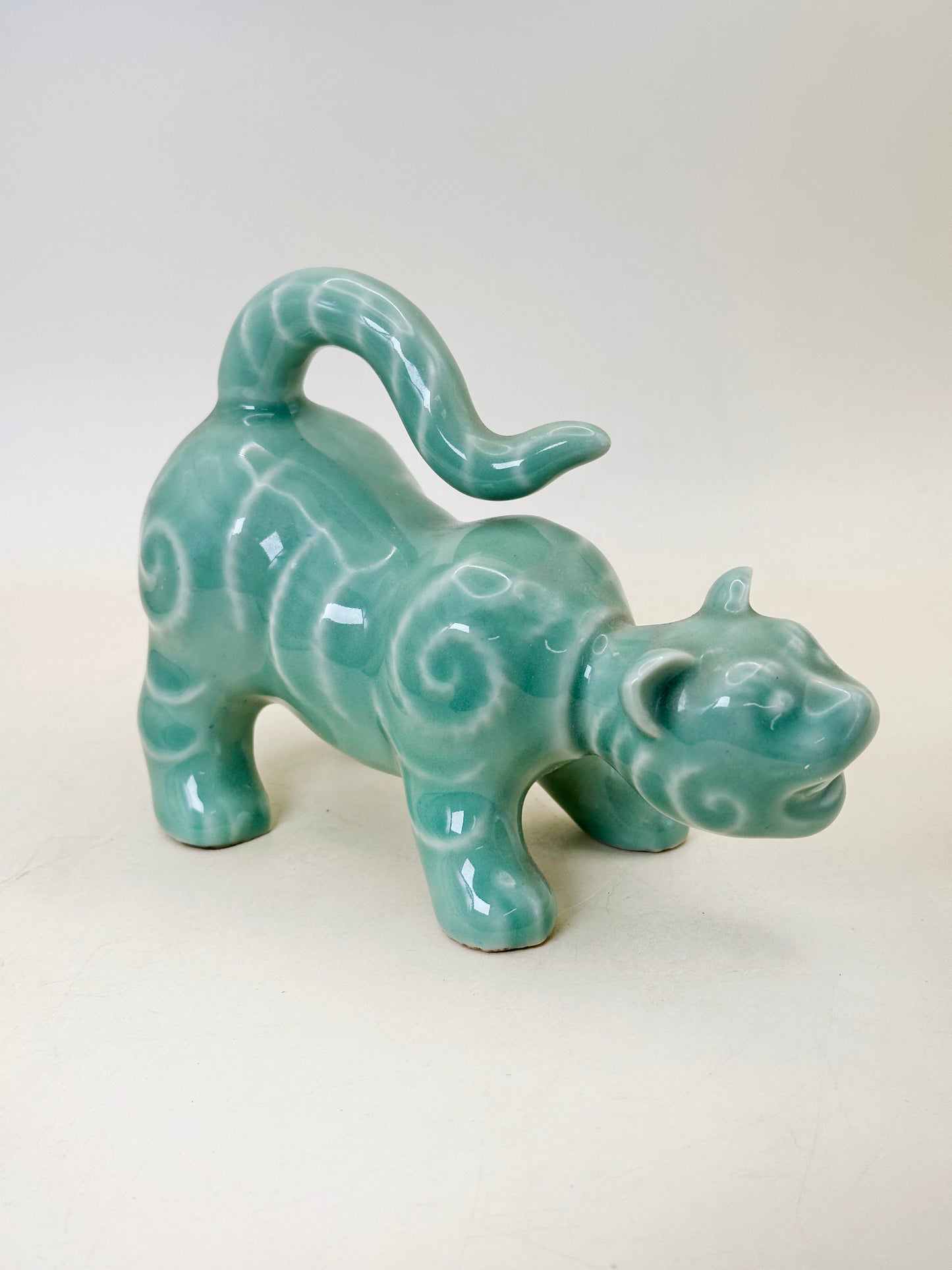FT380 -  Imari ware tiger figurine 伊万里焼