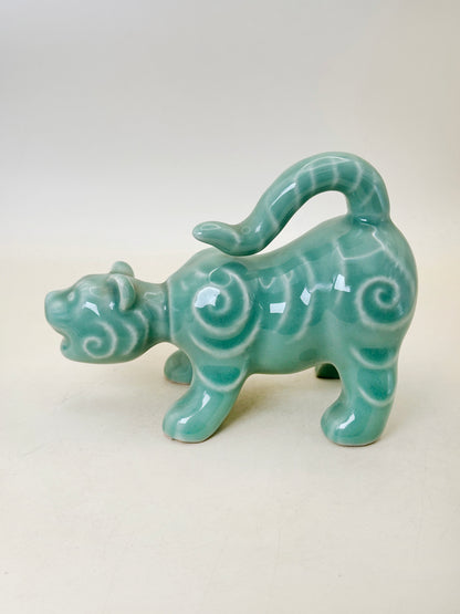 FT380 -  Imari ware tiger figurine 伊万里焼