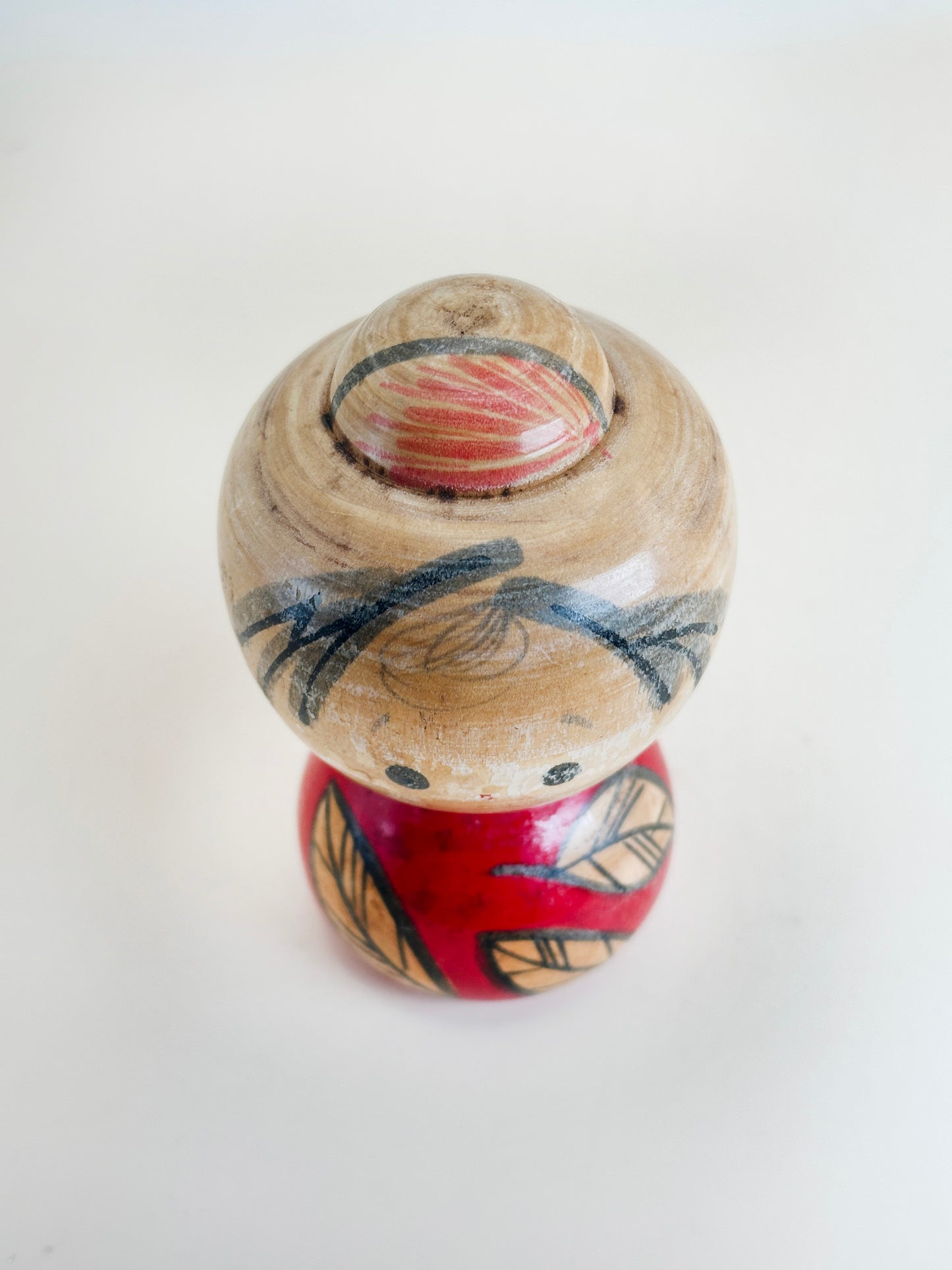 K10151 - Sosaku Kokeshi - Red Leaves 赤い葉