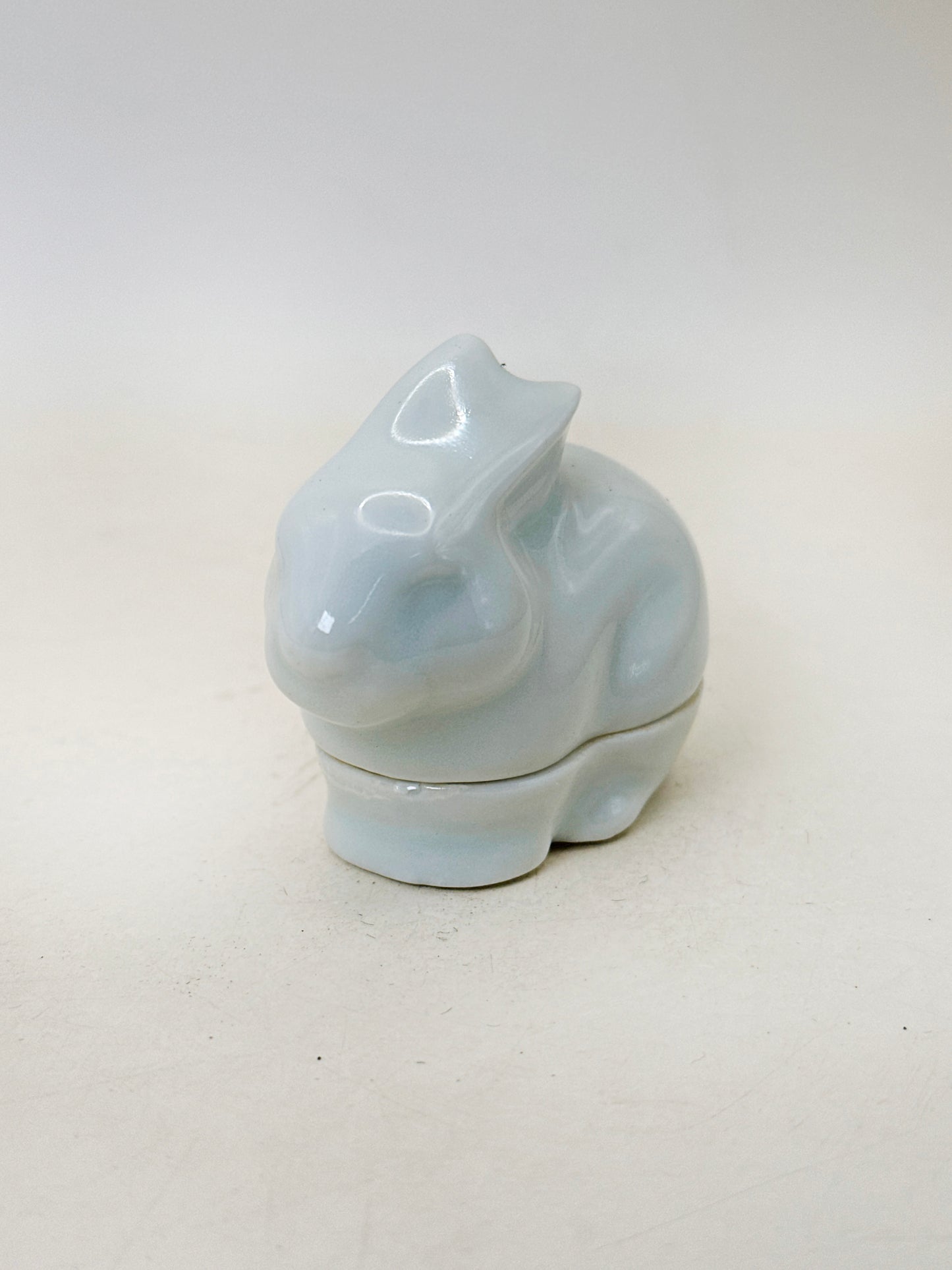 TB227 -   Arita-yaki, kōgō en forme de lapin 有田焼