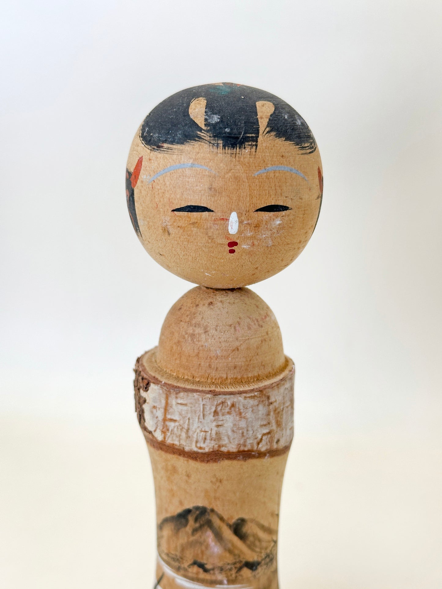 K18146 - Kokeshi Omiyage du lac Shirakaba 白樺湖