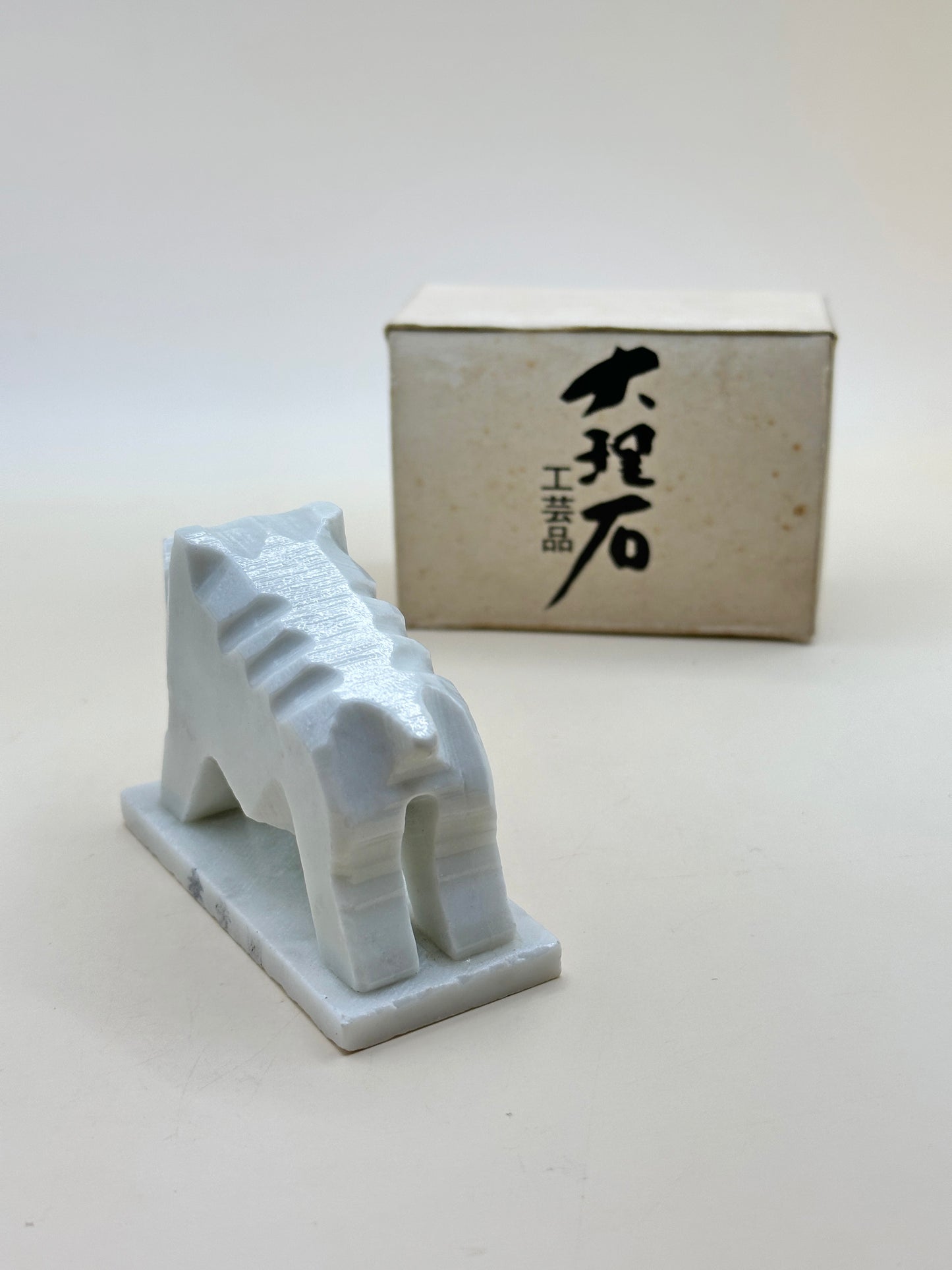 FT247 - Artisanat en marbre blanc du Japon d'Akiyoshidō 秋芳洞