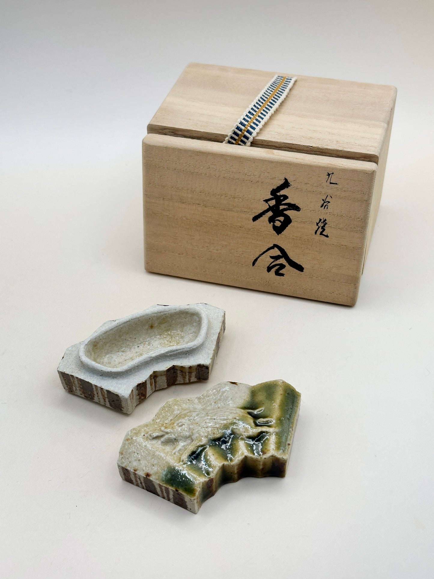 TB90 - Boîte d'encens Kutani-yaki par Takashi Kitamura 北村隆