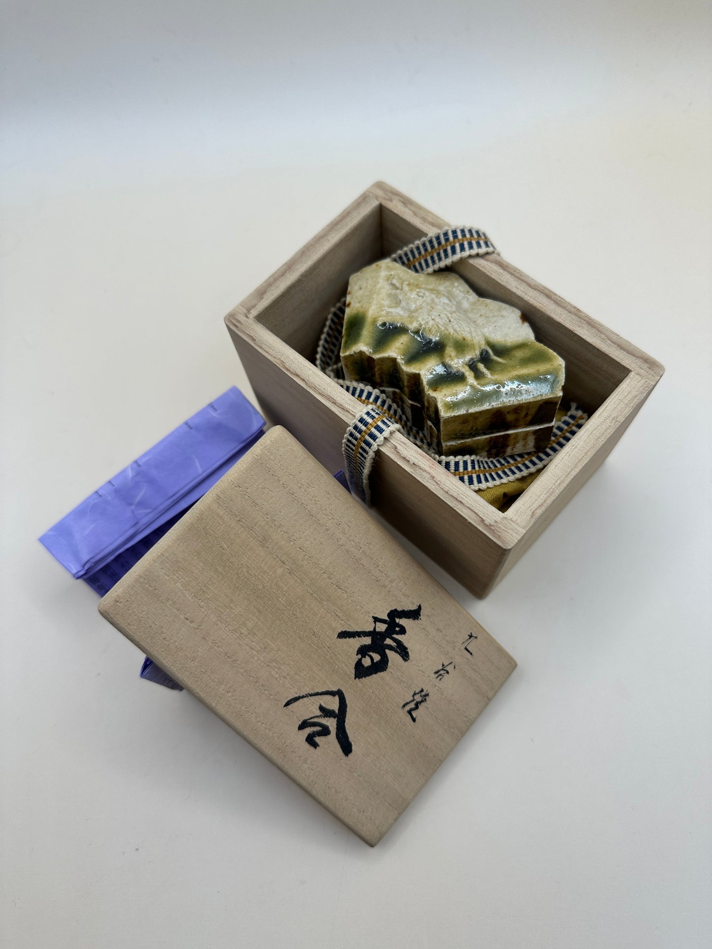 TB90 - Boîte d'encens Kutani-yaki par Takashi Kitamura 北村隆