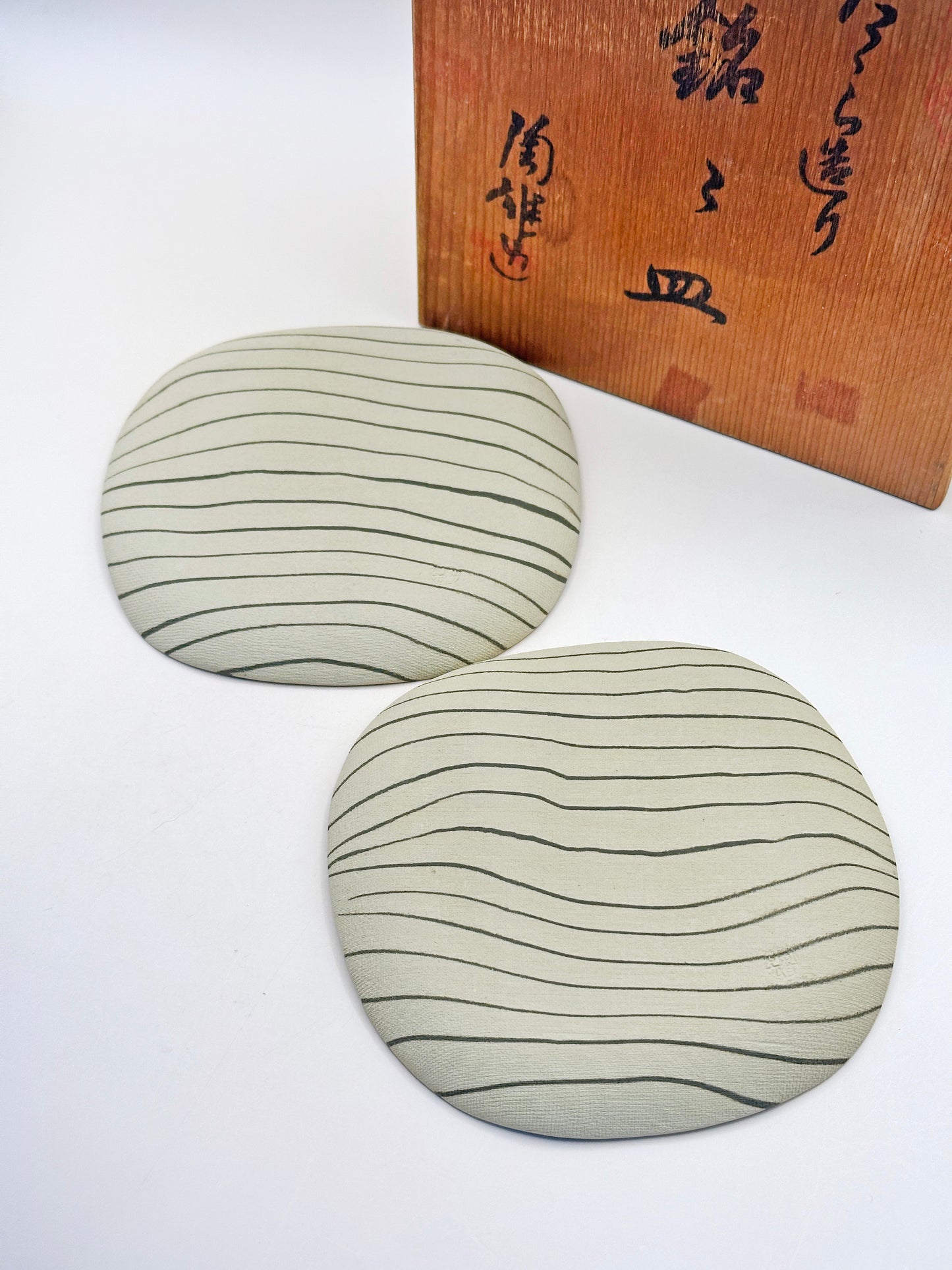 TB145 - Petites assiettes Tokoname 常滑焼