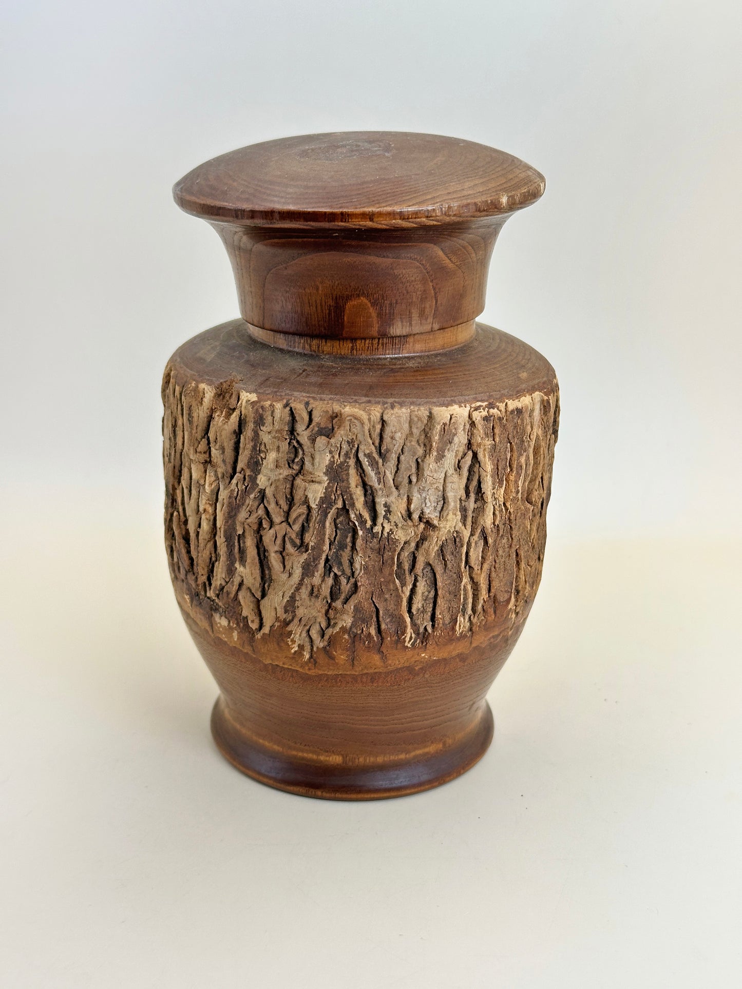 TB94 - Boîte à thé en bois de Paulownia Itto-bori 一刀彫 茶筒